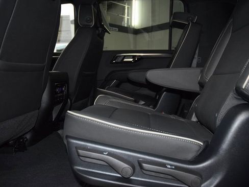 New 2025 Chevrolet Suburban Premier image 41