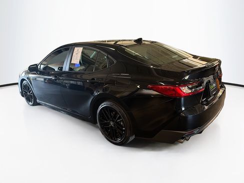 Used 2025 Toyota Camry SE FWD image 5