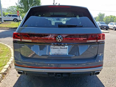 Used 2025 Volkswagen Atlas Peak Edition SE AWD/4WD image 4