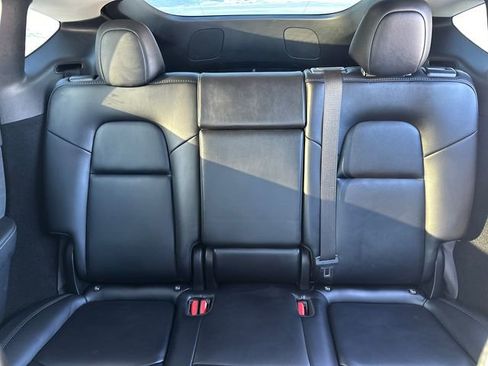 Used 2023 Tesla Model Y Performance image 32