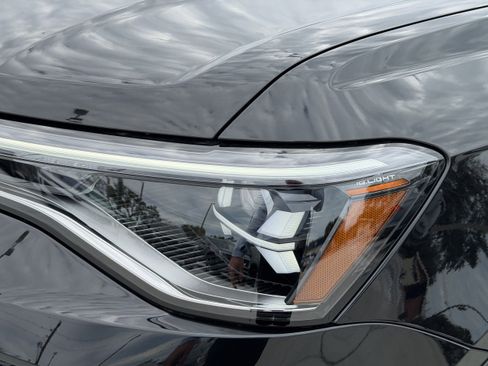 New 2026 Volkswagen Taos SE FWD image 8