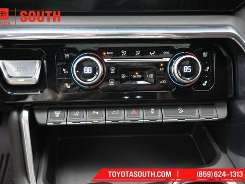 Used 2024 GMC Sierra 2500 Denali Ultimate AWD/4WD image 24