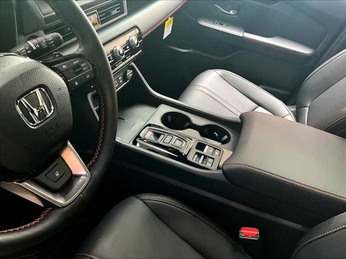 New 2025 Honda Pilot TrailSport image 14
