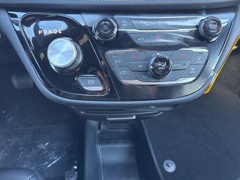 New 2026 Chrysler Pacifica Select image 19