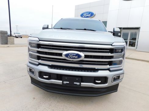 Used 2023 Ford F250 Limited w/ FX4 Off-Road Package image 9