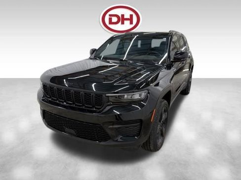 Used 2023 Jeep Grand Cherokee Altitude image 9