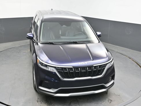 Used 2023 Kia Carnival LX image 30