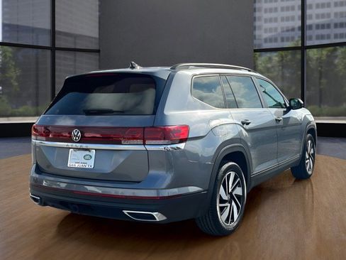 Used 2025 Volkswagen Atlas SE image 16