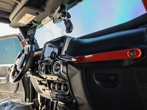 Used 2014 Jeep Wrangler Unlimited Rubicon w/ Connectivity Group image 27