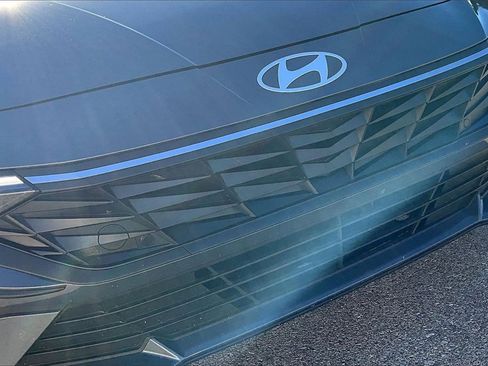 Certified 2025 Hyundai Elantra Sport image 28