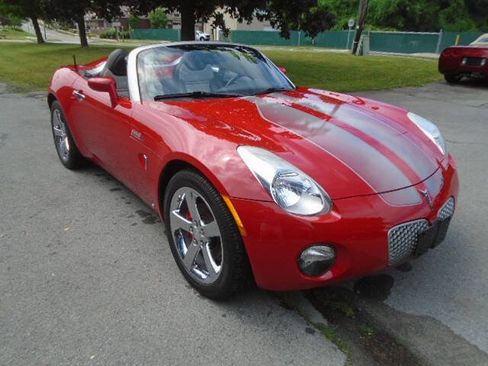 Used 2008 Pontiac Solstice Convertible w/ Premium Package RWD image 3