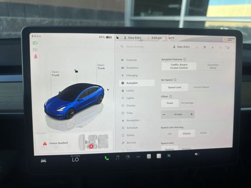 Used 2023 Tesla Model 3 Standard Range image 19