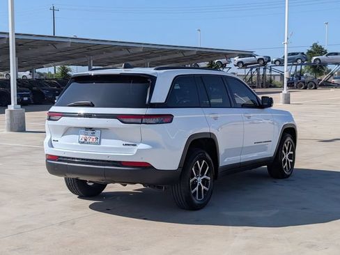 Used 2023 Jeep Grand Cherokee Limited w/ Black Appearance Package AWD/4WD image 5