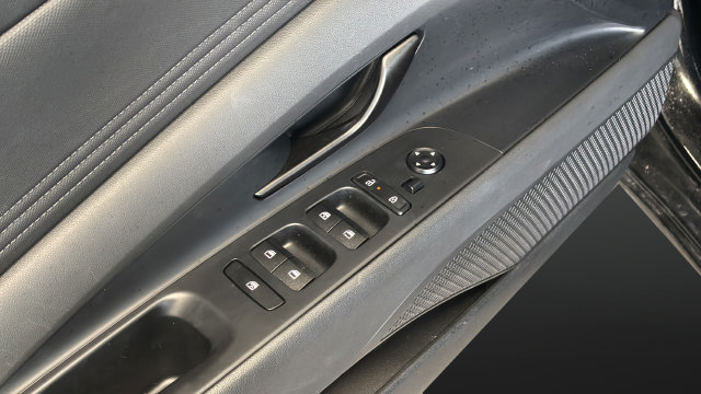Certified 2025 Hyundai Elantra Sport FWD image 21