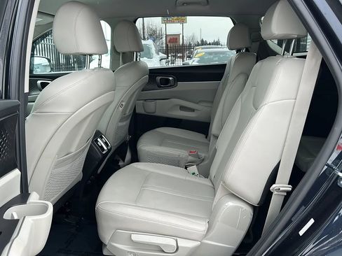 Used 2024 Kia Sorento EX image 15