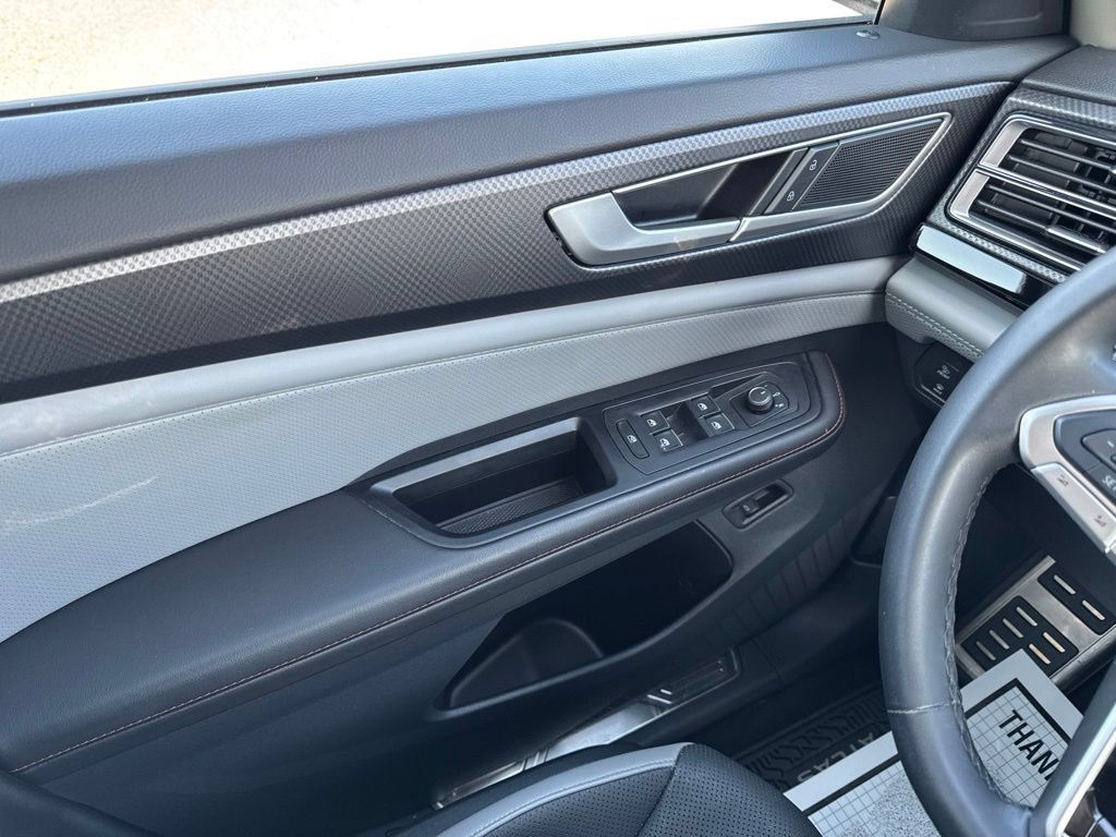 Used 2024 Volkswagen Atlas Peak Edition SE AWD/4WD image 18
