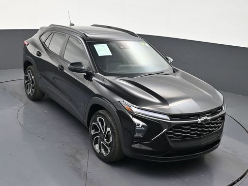 Used 2024 Chevrolet Trax RS w/ Sunroof Package image 19