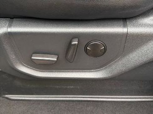 Used 2022 Ford F250 Lariat w/ Black Appearance Pkg image 9