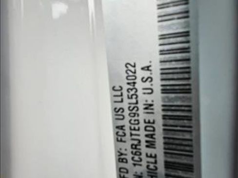 New 2025 Jeep Gladiator Mojave w/ Convenience Group image 17