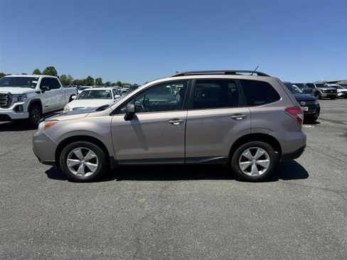 Used 2015 Subaru Forester 2.5i Premium w/ All-Weather Package AWD/4WD image 8