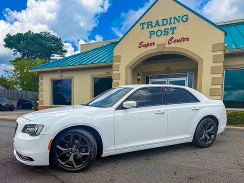Used 2021 Chrysler 300 S RWD image 3