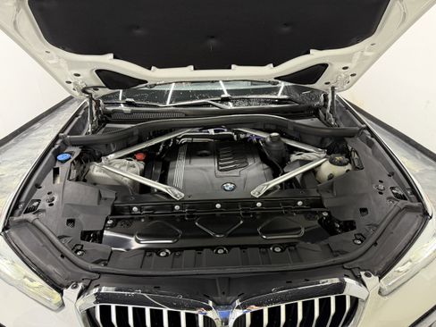Used 2022 BMW X5 xDrive40i AWD/4WD image 34