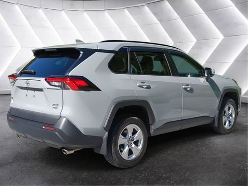 Used 2021 Toyota RAV4 XLE w/ Convenience Package AWD/4WD image 3