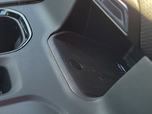 Used 2024 GMC Sierra 1500 AT4 w/ Technology Package image 32