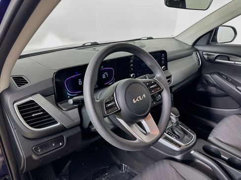 Used 2025 Kia Seltos LX AWD/4WD image 9