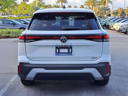 New 2026 Volkswagen Tiguan SE image 4