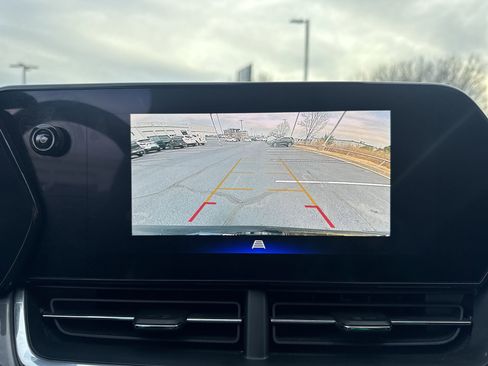 Used 2025 Chevrolet Trax ACTIV w/ Sunroof Package image 17