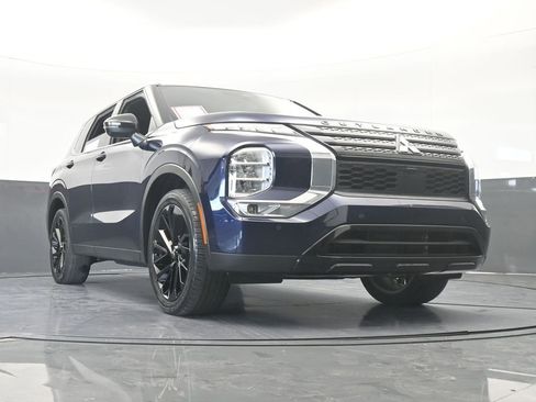 Used 2023 Mitsubishi Outlander SE image 71