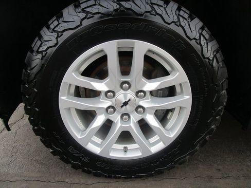 Used 2019 Chevrolet Silverado 1500 RST image 2