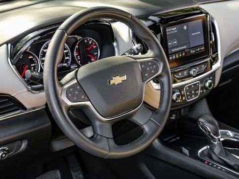 Used 2023 Chevrolet Traverse Premier image 4