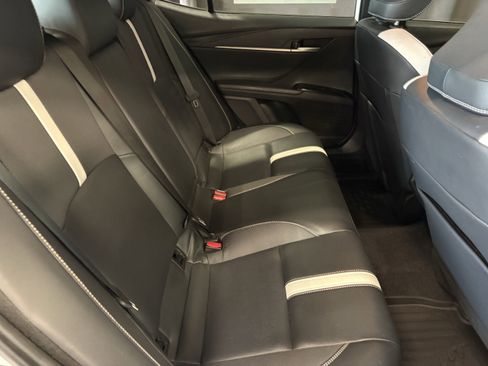 Used 2025 Toyota Camry SE image 32