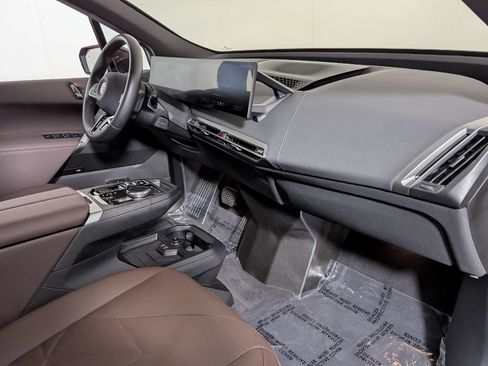 Certified 2025 BMW iX xDrive50 AWD/4WD image 31
