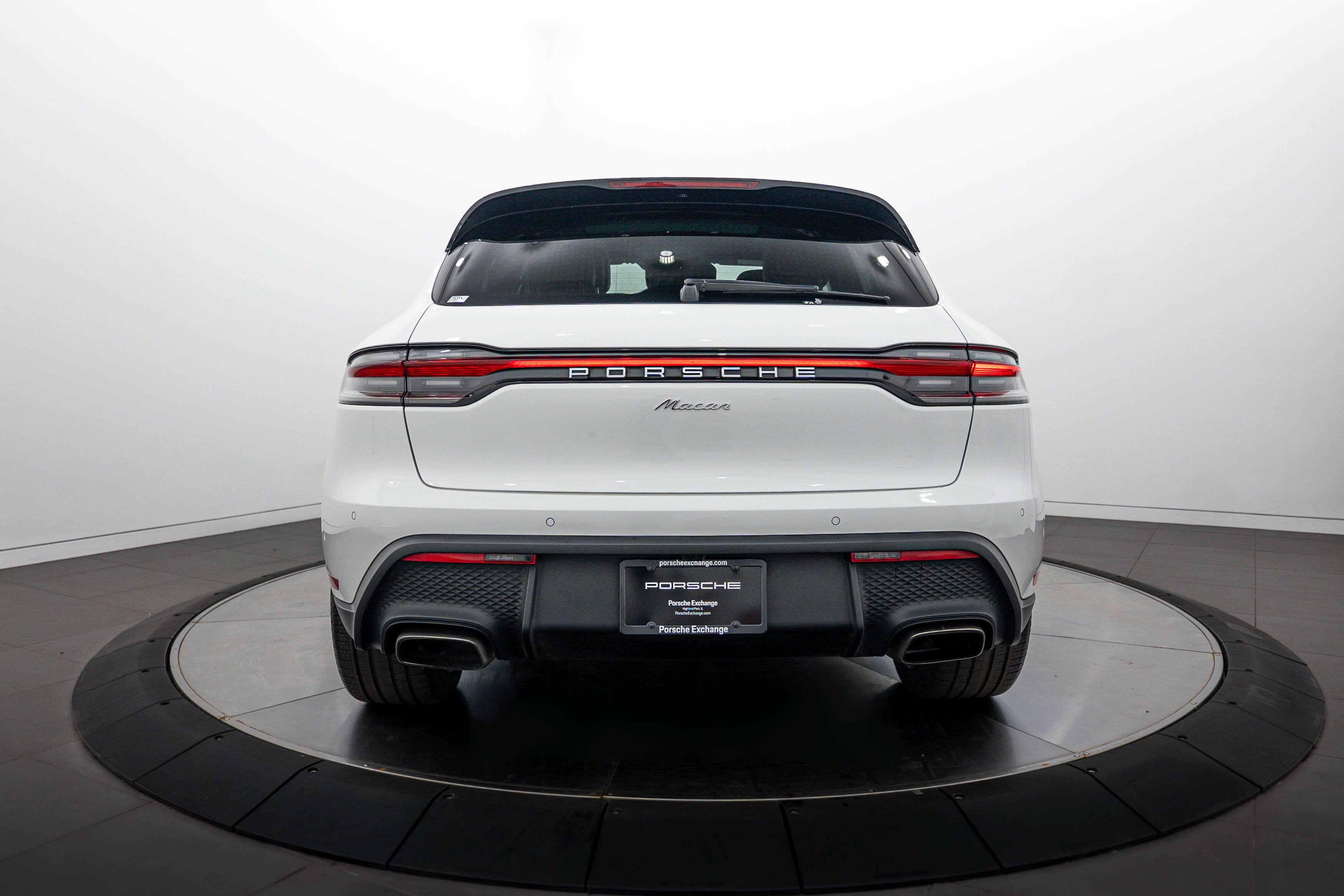 Certified 2023 Porsche Macan AWD/4WD image 6