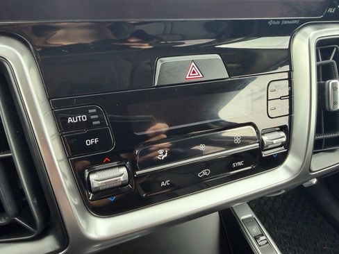 Used 2023 Kia Sorento S image 25