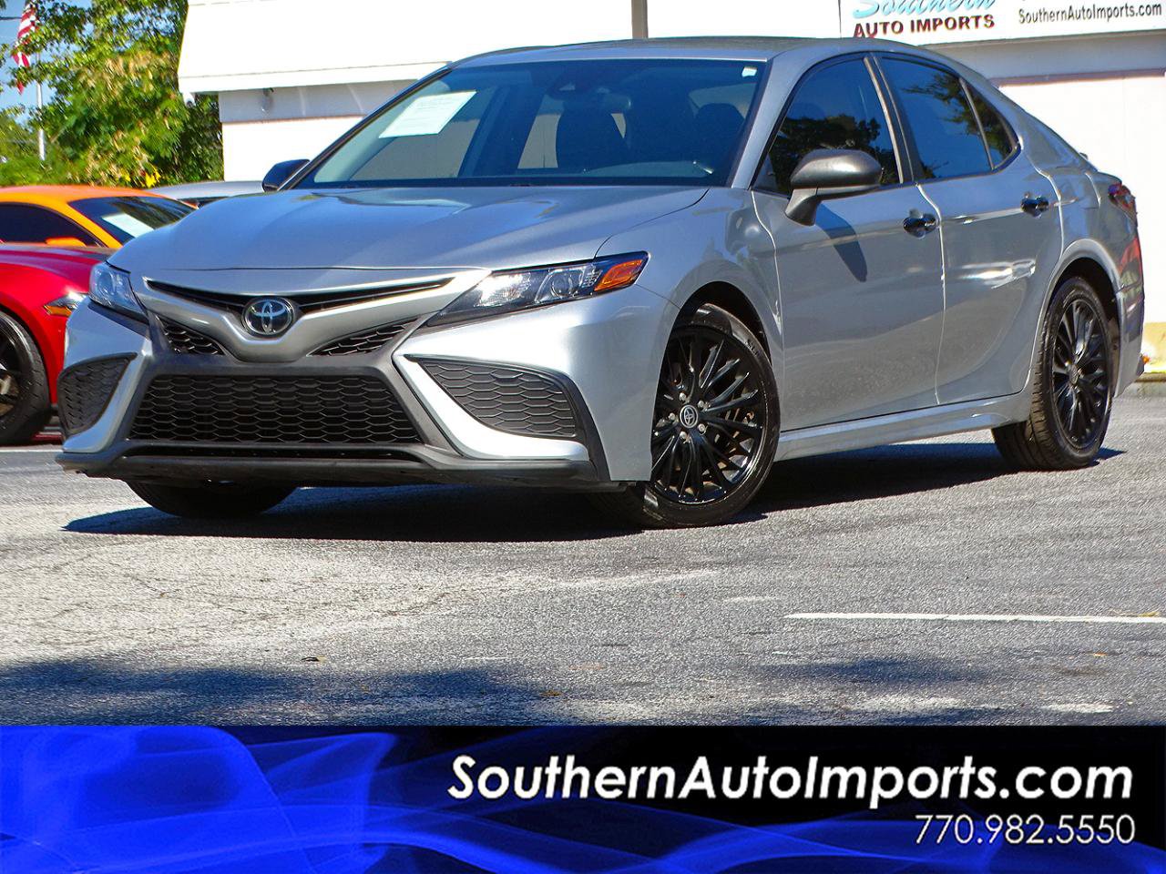 Used 2021 Toyota Camry SE FWD image 1