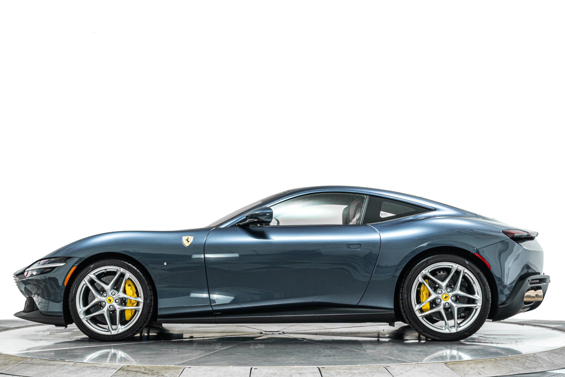 Used 2022 Ferrari Roma RWD image 6