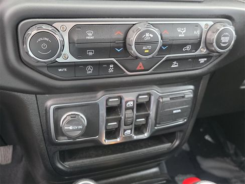 Used 2023 Jeep Gladiator Willys image 22