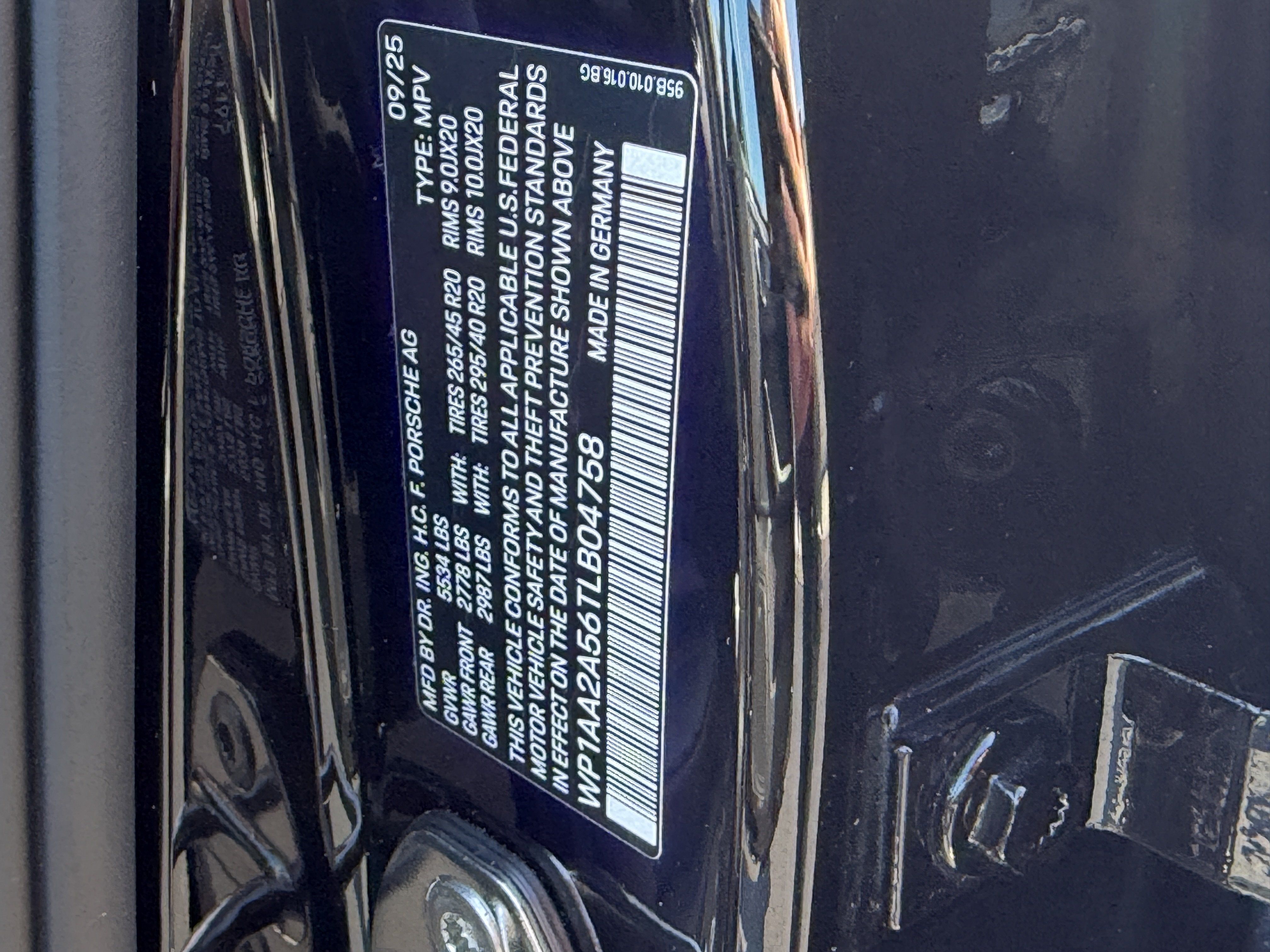 Certified 2026 Porsche Macan AWD/4WD image 36
