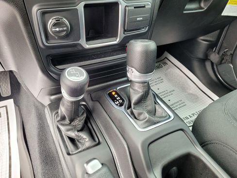 Used 2023 Jeep Wrangler Sport AWD/4WD image 19