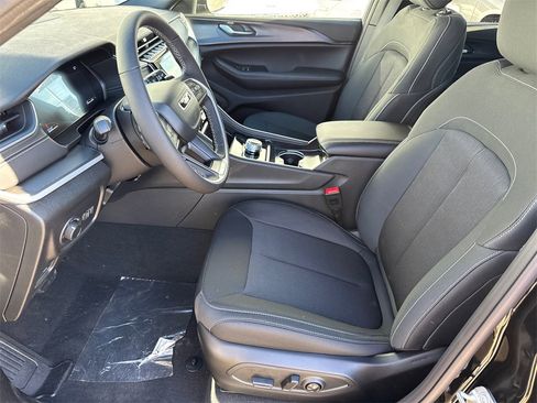 New 2025 Jeep Grand Cherokee Laredo w/ Luxury Tech Group I image 25