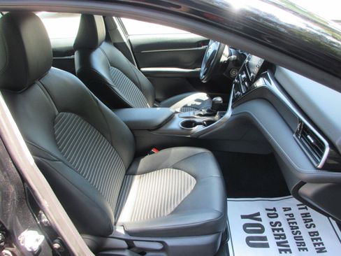 Used 2023 Toyota Camry SE FWD image 16