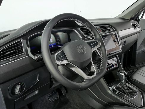 Certified 2024 Volkswagen Tiguan SE FWD image 7