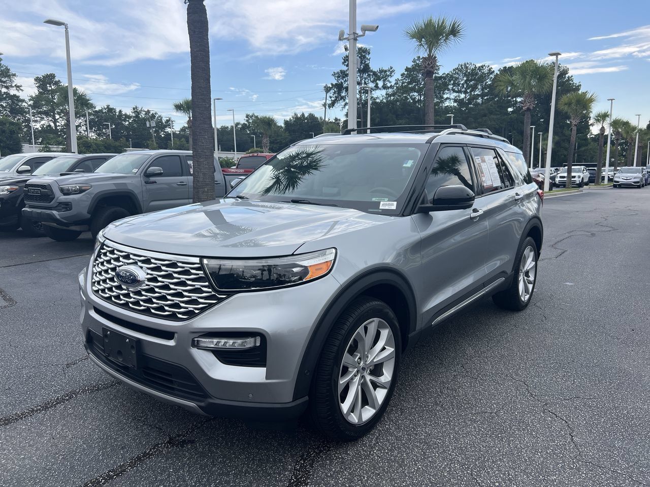 Used 2023 Ford Explorer Platinum w/ Technology Package AWD/4WD image 5
