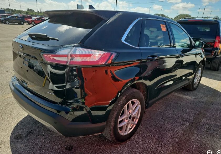 Used 2023 Ford Edge SEL AWD/4WD image 3