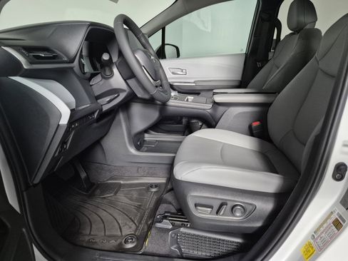 New 2026 Toyota Sienna XLE image 20