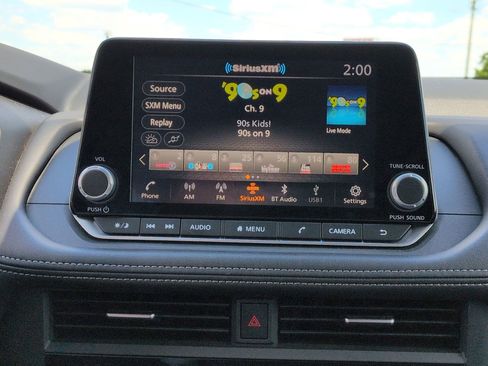 Used 2025 Nissan Rogue SV w/ SV Premium Package FWD image 23
